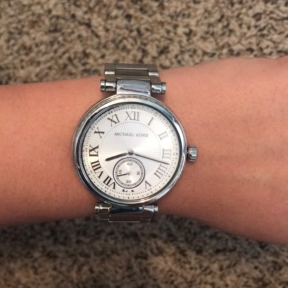 Michael Kors watch - Picture 2 of 3